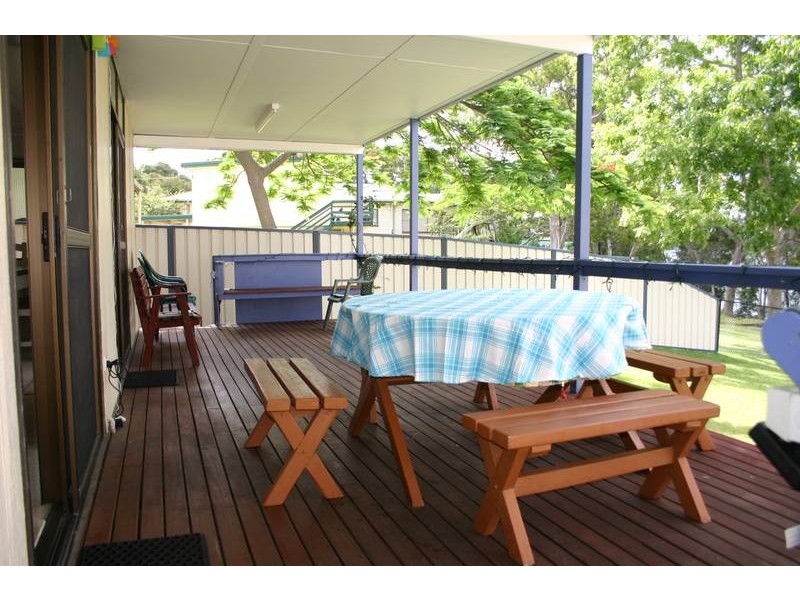6 Bambury Avenue, Summerland Point NSW 2259