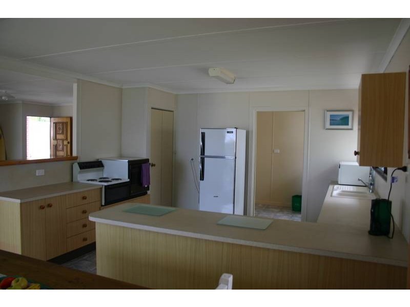 6 Bambury Avenue, Summerland Point NSW 2259