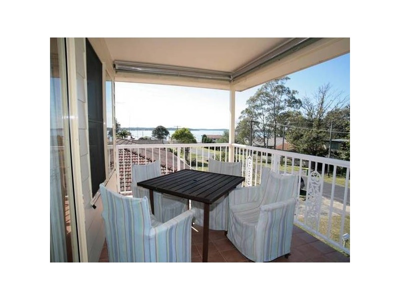 9 Ravenswood Street, Mannering Park NSW 2259