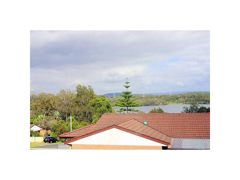 18 Kevin Street, Mannering Park NSW 2259