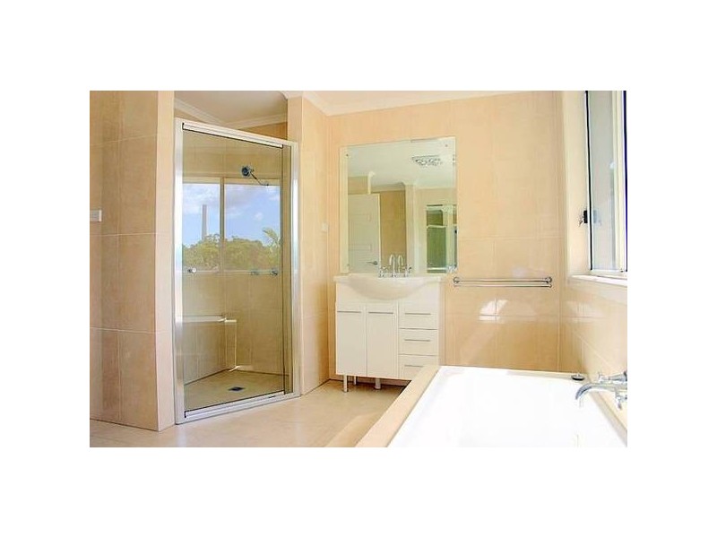 18 Kevin Street, Mannering Park NSW 2259