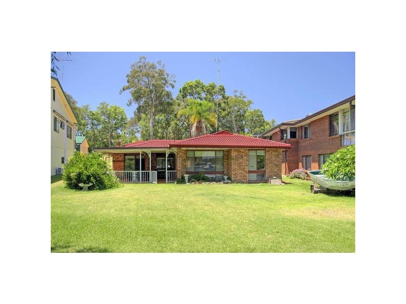 26 Gordon Avenue, Summerland Point NSW 2259