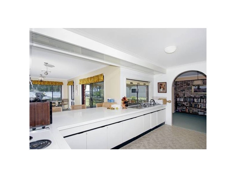 26 Gordon Avenue, Summerland Point NSW 2259