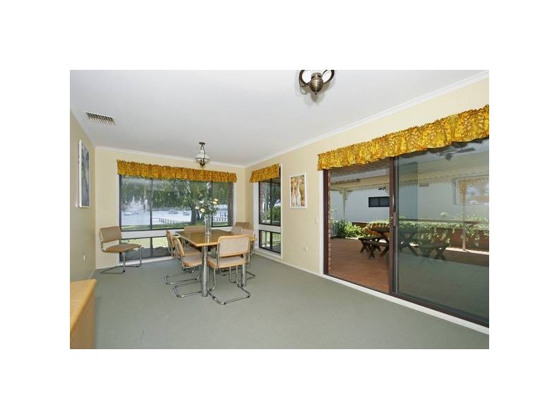 26 Gordon Avenue, Summerland Point NSW 2259
