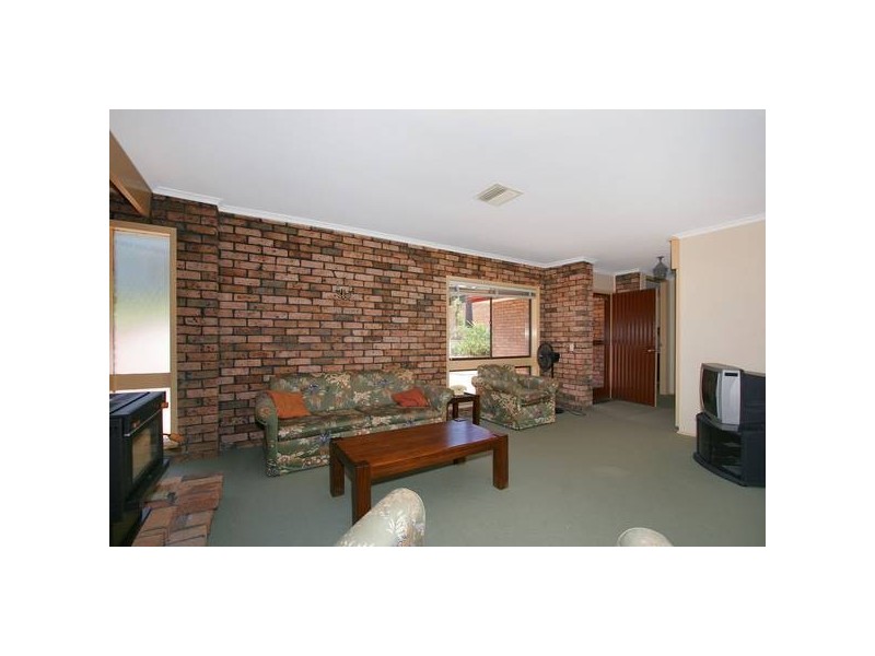 26 Gordon Avenue, Summerland Point NSW 2259