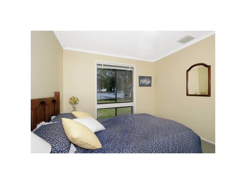 26 Gordon Avenue, Summerland Point NSW 2259
