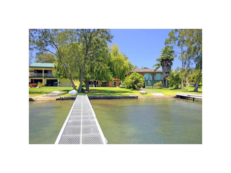 26 Gordon Avenue, Summerland Point NSW 2259