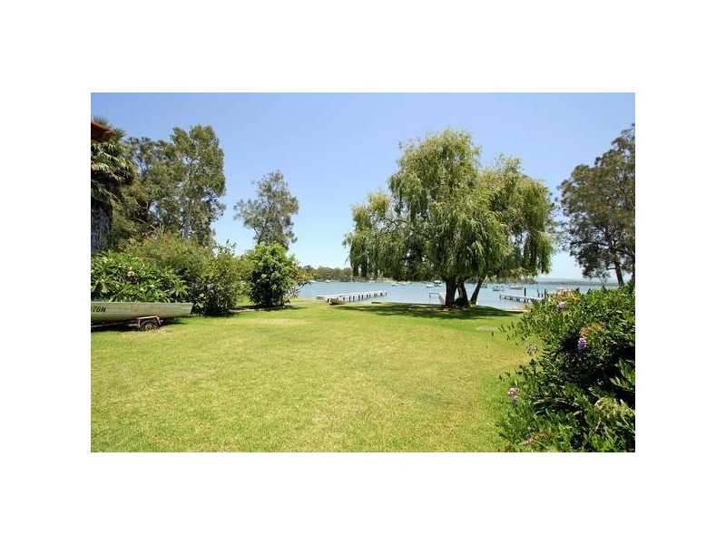 26 Gordon Avenue, Summerland Point NSW 2259