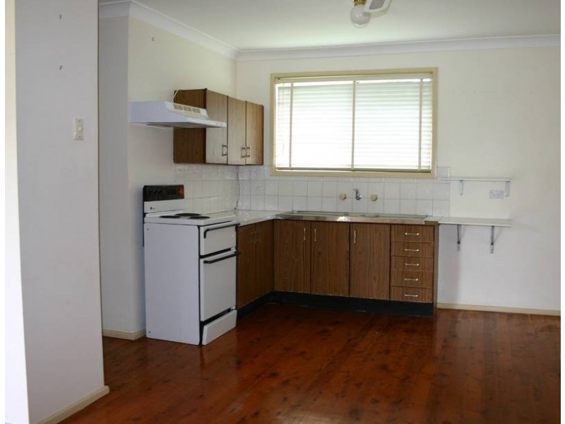 10 Ballarat Avenue, Mannering Park NSW 2259
