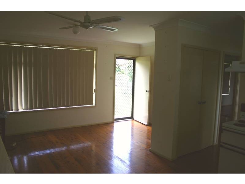 10 Ballarat Avenue, Mannering Park NSW 2259