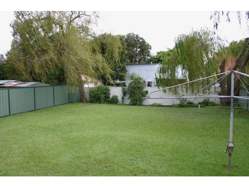 10 Ballarat Avenue, Mannering Park NSW 2259