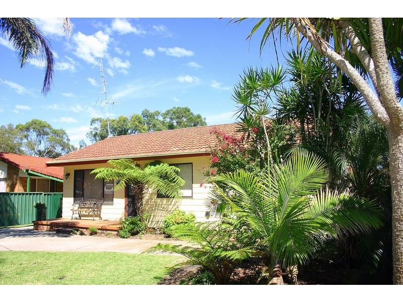 101 Cams Blvd, Summerland Point NSW 2259