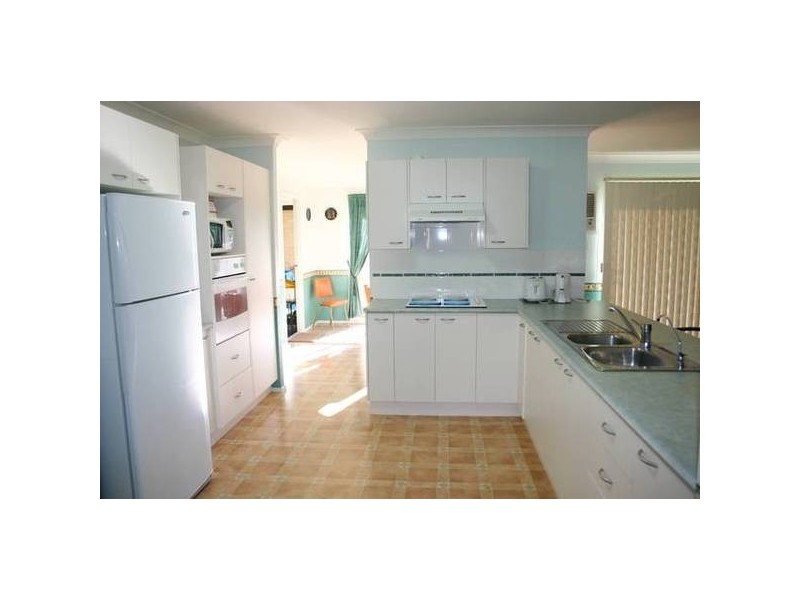 13 Anchorage Circle, Summerland Point NSW 2259