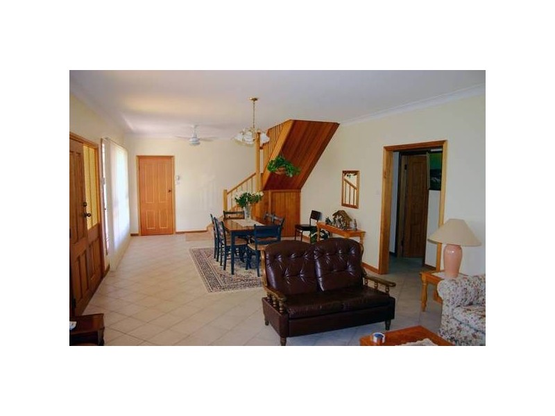 24 Kullaroo Road, Summerland Point NSW 2259