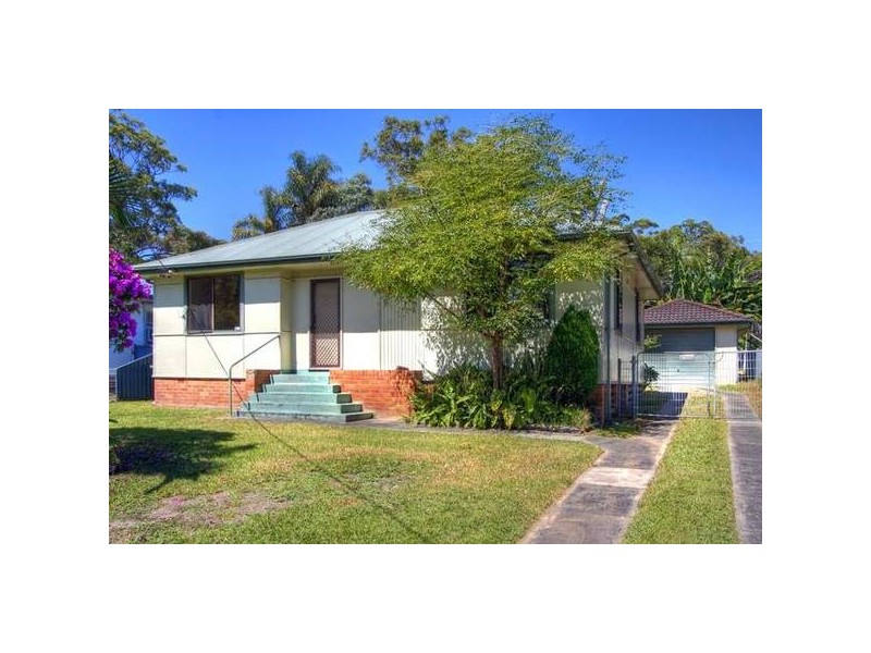 13 Catherine Street, Mannering Park NSW 2259