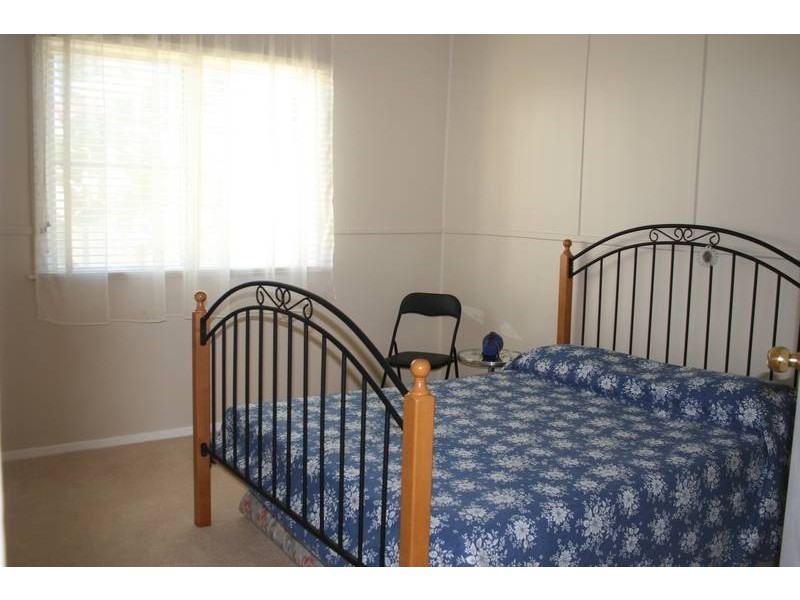 6 Barclay Avenue, Mannering Park NSW 2259