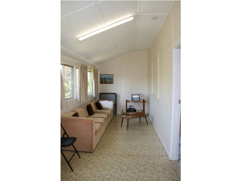 6 Barclay Avenue, Mannering Park NSW 2259