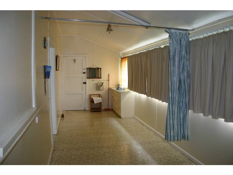 6 Barclay Avenue, Mannering Park NSW 2259