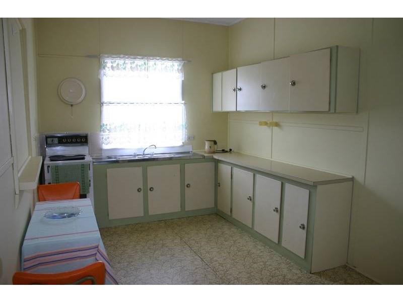 6 Barclay Avenue, Mannering Park NSW 2259