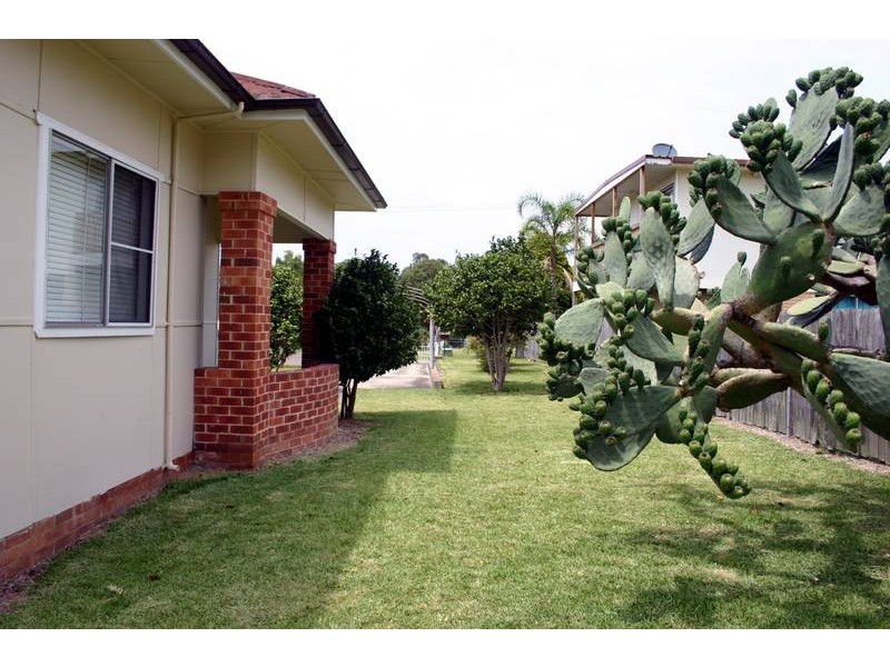 6 Barclay Avenue, Mannering Park NSW 2259