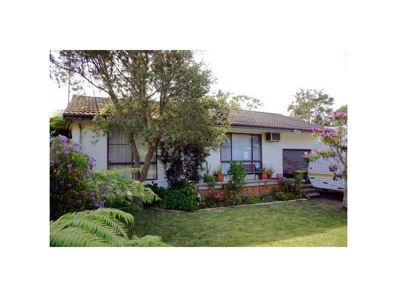 35 Warwick Avenue, Mannering Park NSW 2259