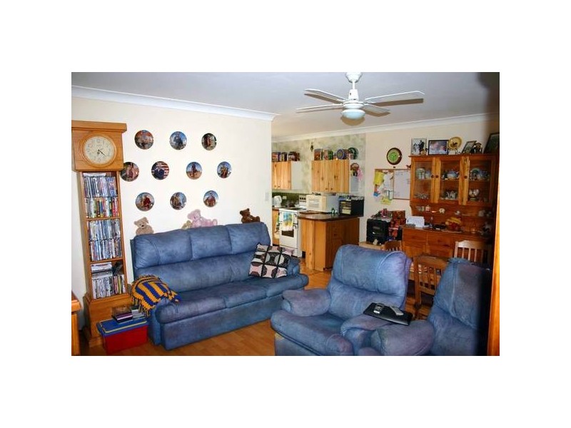 35 Warwick Avenue, Mannering Park NSW 2259