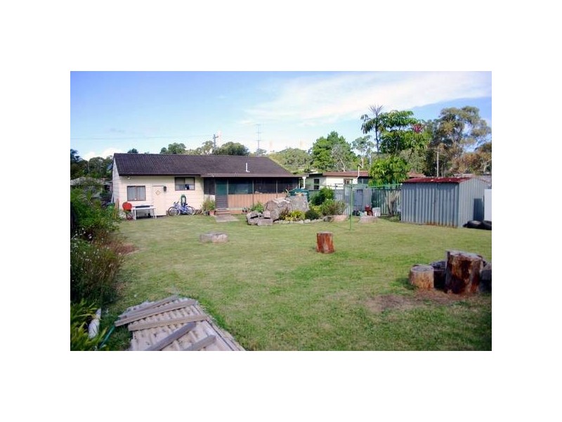 35 Warwick Avenue, Mannering Park NSW 2259
