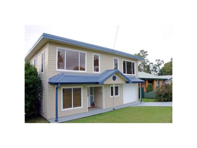 8 Greenway Avenue, Mannering Park NSW 2259