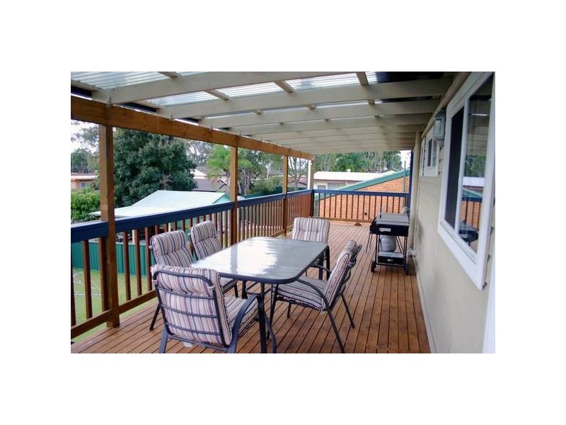 8 Greenway Avenue, Mannering Park NSW 2259