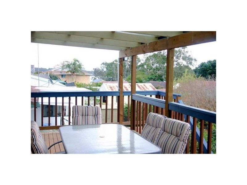 8 Greenway Avenue, Mannering Park NSW 2259