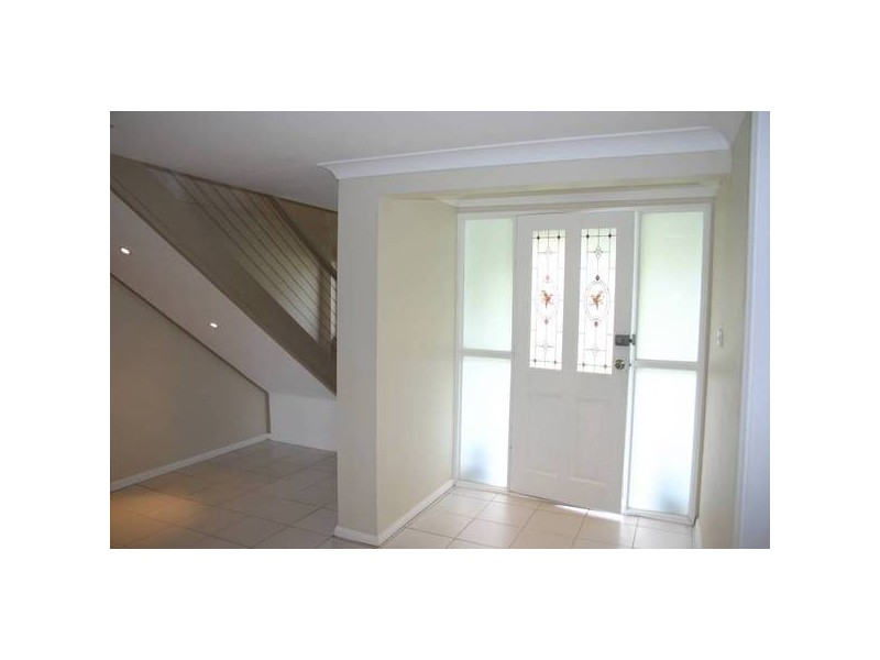 8 Greenway Avenue, Mannering Park NSW 2259