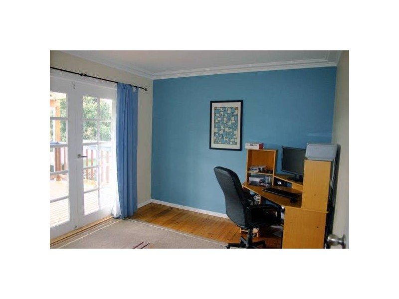 8 Greenway Avenue, Mannering Park NSW 2259