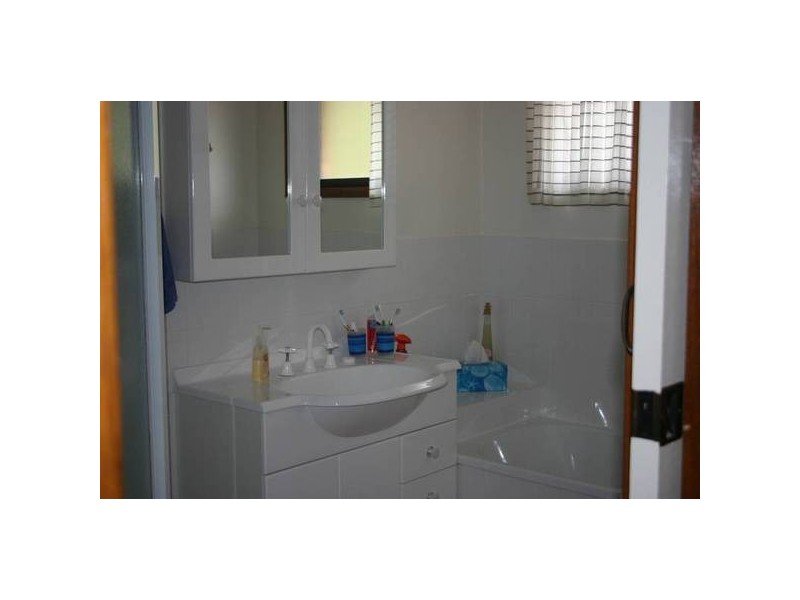 1A Macquarie Road, Mannering Park NSW 2259