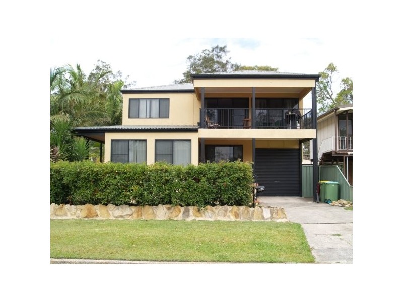 33 Ginganup Street, Summerland Point NSW 2259