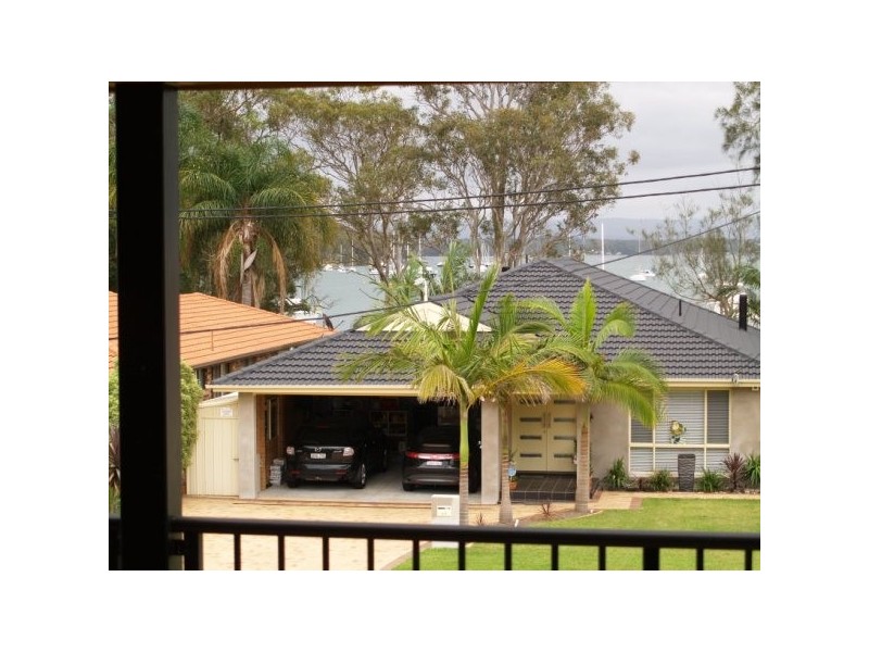 33 Ginganup Street, Summerland Point NSW 2259