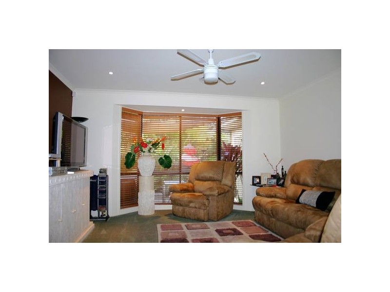 8A Tradewinds Avenue, Summerland Point NSW 2259