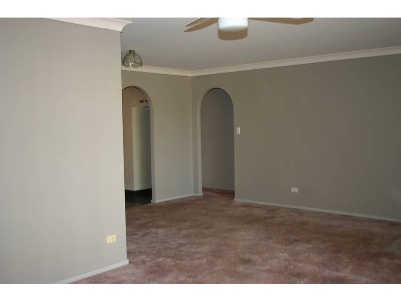 2/21 Vales Road, Mannering Park NSW 2259