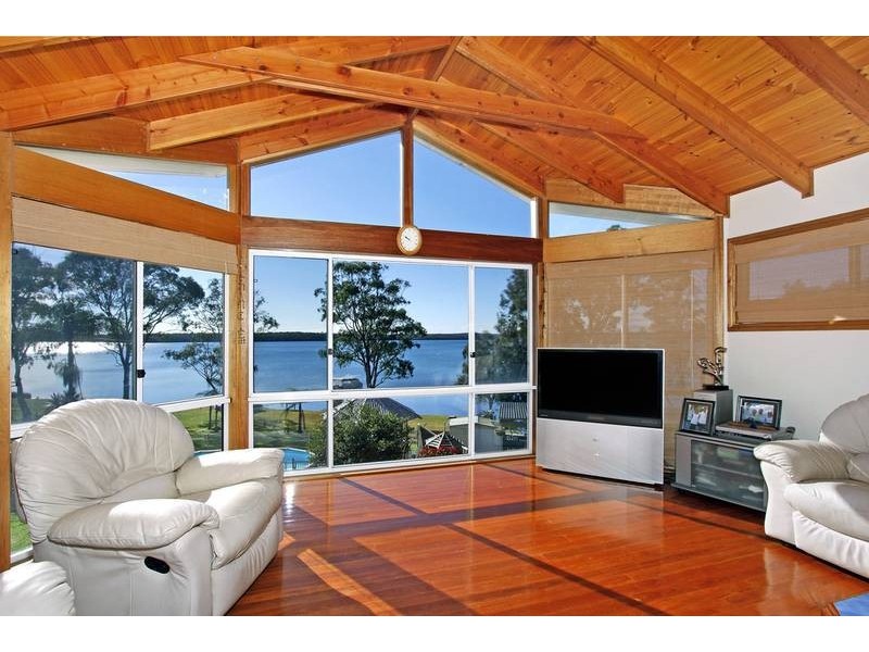 Mannering Park NSW 2259