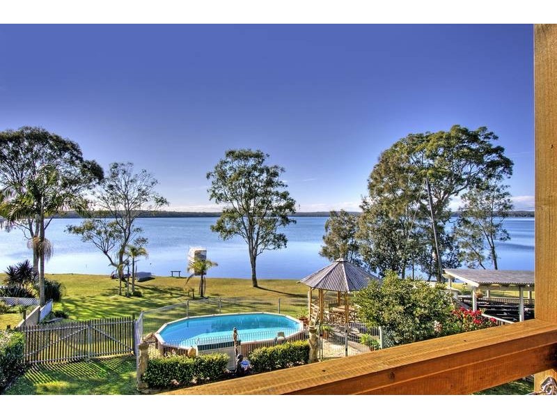 Mannering Park NSW 2259