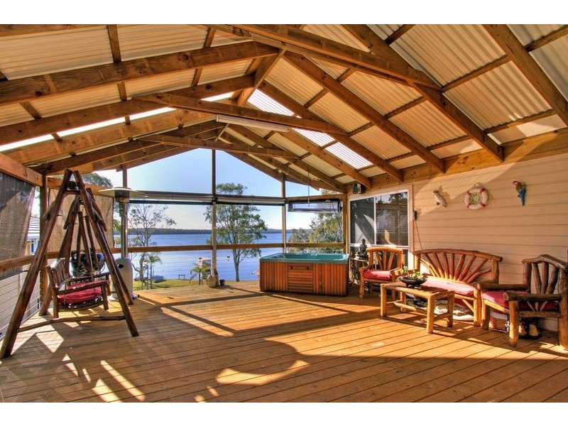 Mannering Park NSW 2259