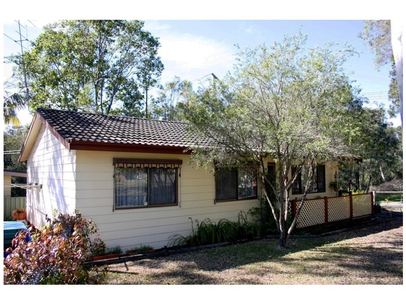 5 Illawong Road, Summerland Point NSW 2259