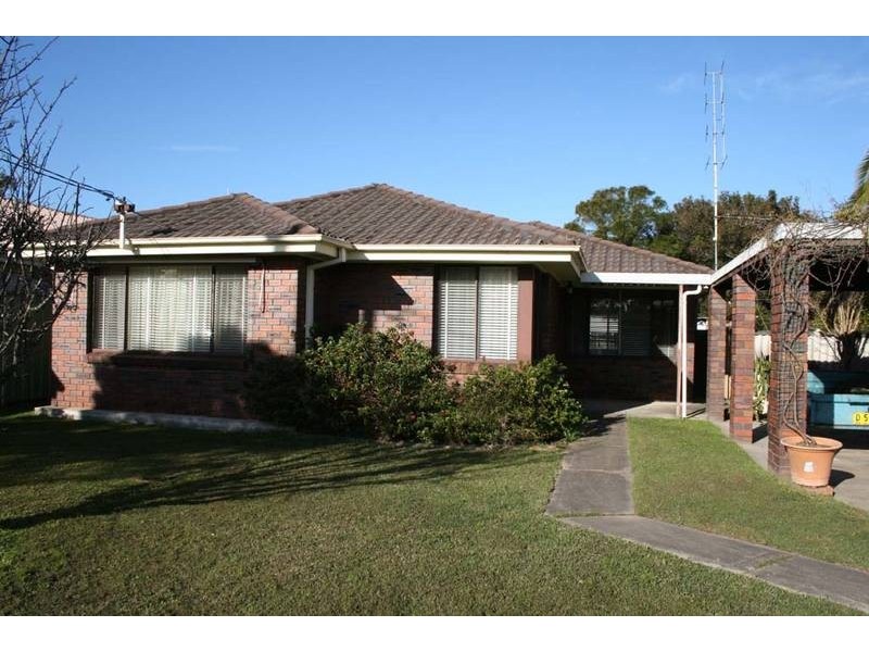 11 Nichols Avenue, Gorokan NSW 2263