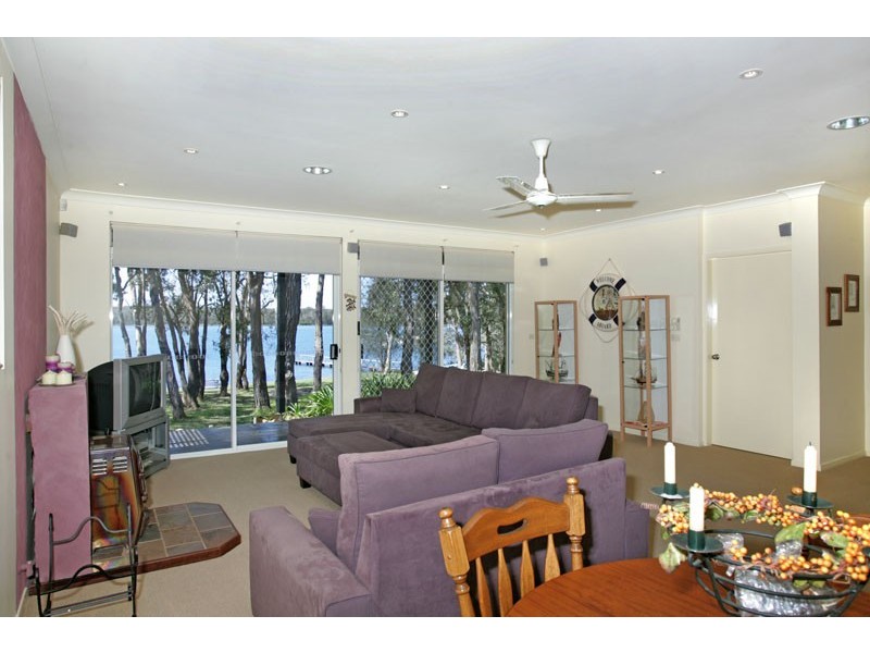 36 Lloyd Avenue, Chain Valley Bay NSW 2259