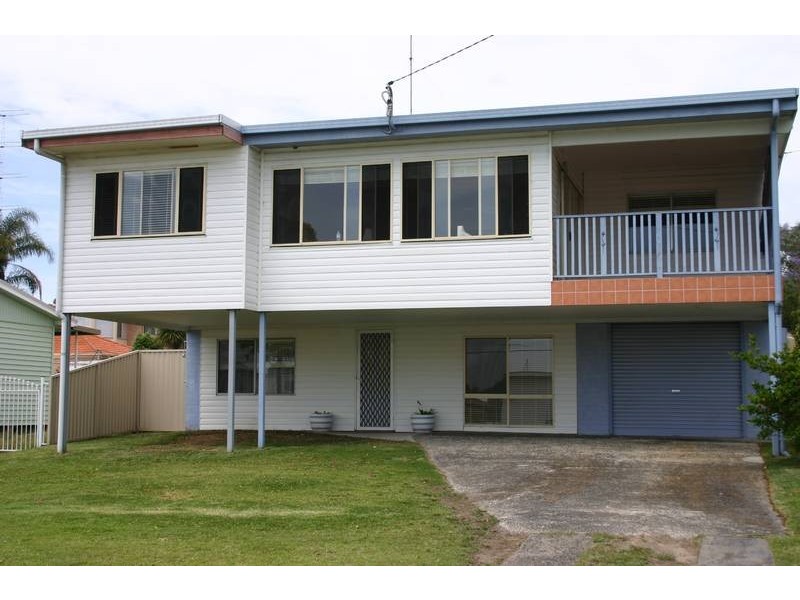 16 Kullaroo Road, Summerland Point NSW 2259