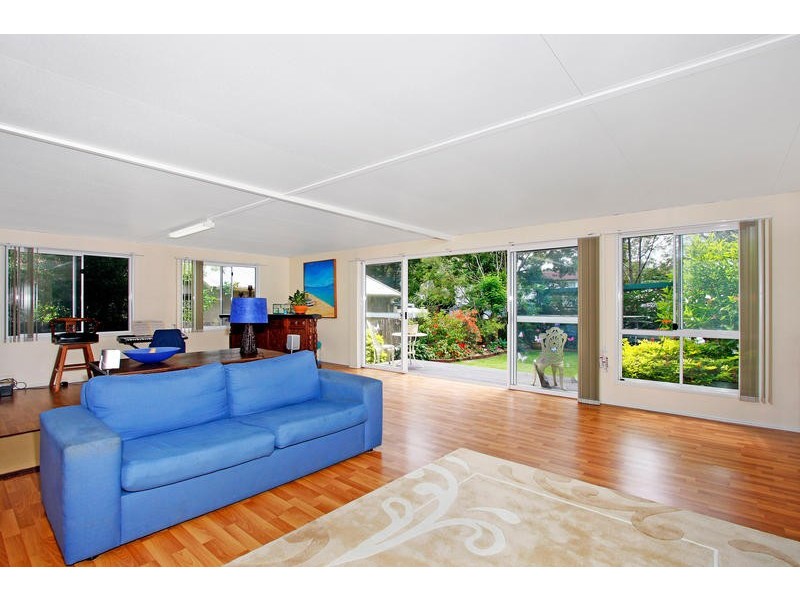 9 Birrabang Road, Summerland Point NSW 2259