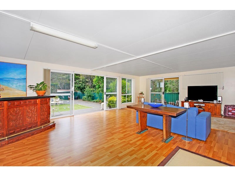 9 Birrabang Road, Summerland Point NSW 2259