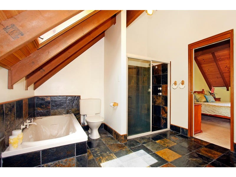 9 Birrabang Road, Summerland Point NSW 2259