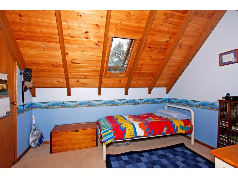 9 Birrabang Road, Summerland Point NSW 2259