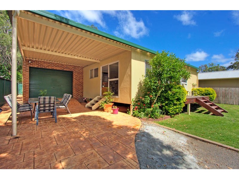 9 Birrabang Road, Summerland Point NSW 2259
