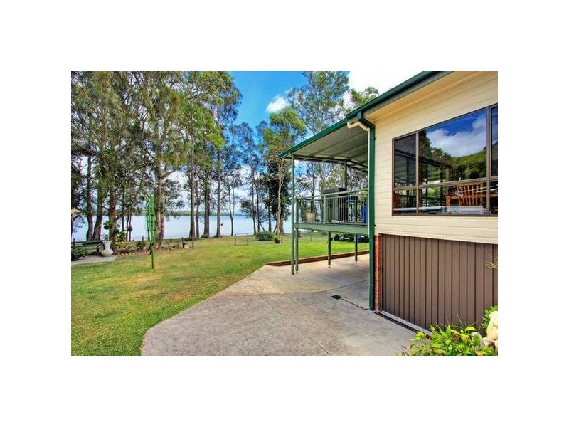 13 Macquarie Road, Mannering Park NSW 2259